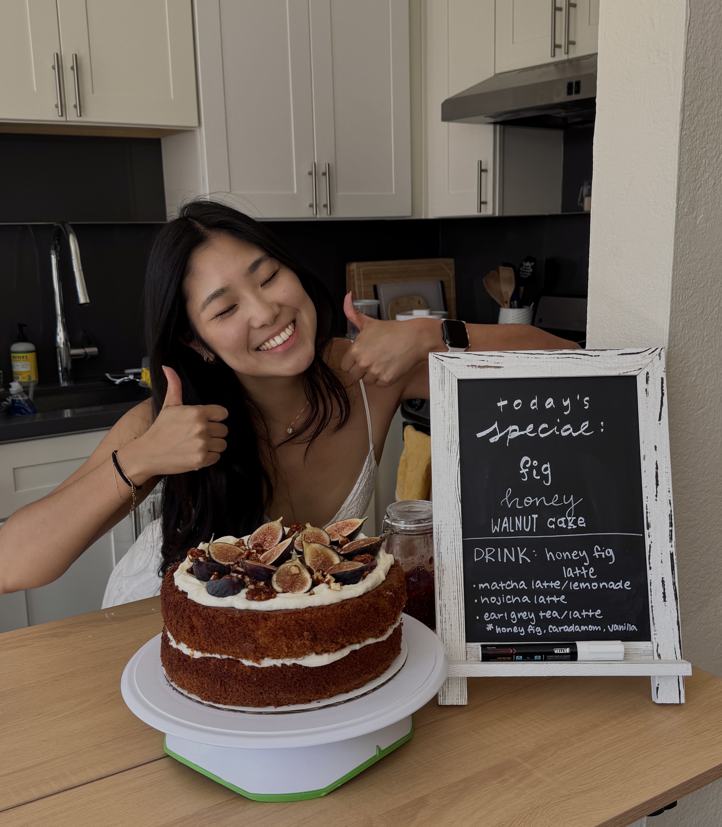 Two thumbs up for cake